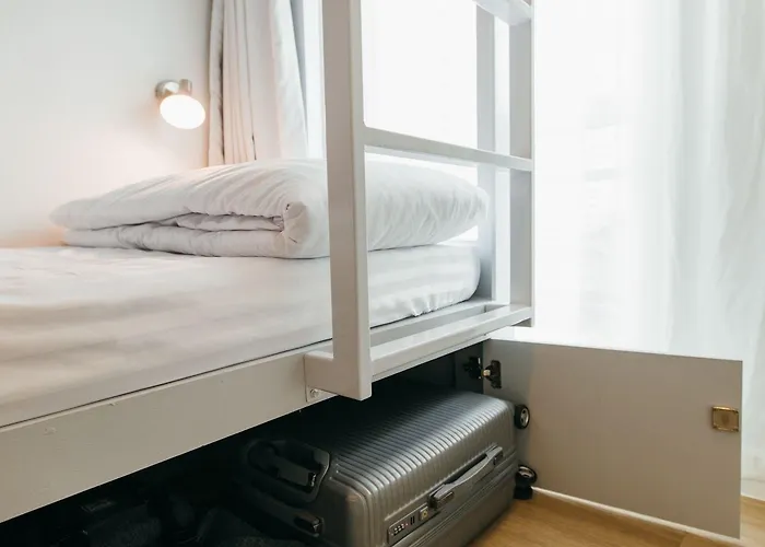 Chamberlain Hostel *