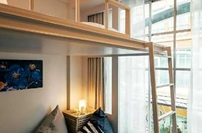 Chamberlain Hostel *
